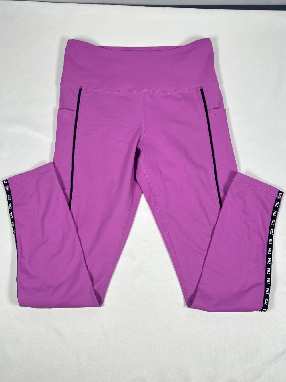 Zyia Active Light'N Tight Bright Lilac Black Piping Size 4 Inseam 24.5 Inches
